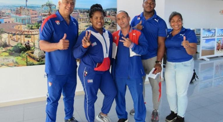 Pesista juvenil medallista en lid mundial