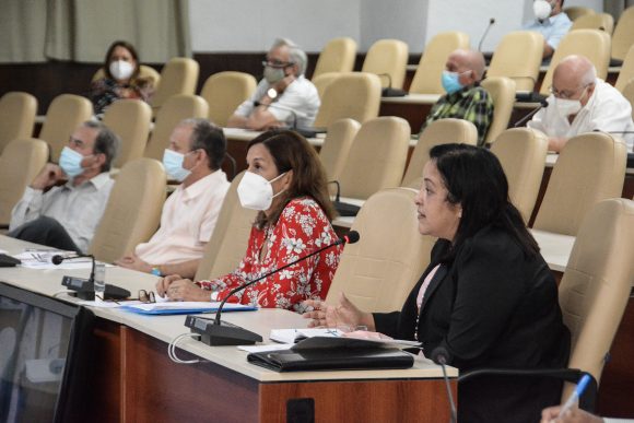 Sesión del Consejo Nacional de Innovación, encabezado por el presidente cubano Miguel Díaz-Canel Bermúdez. Foto: Estudios Revolución.