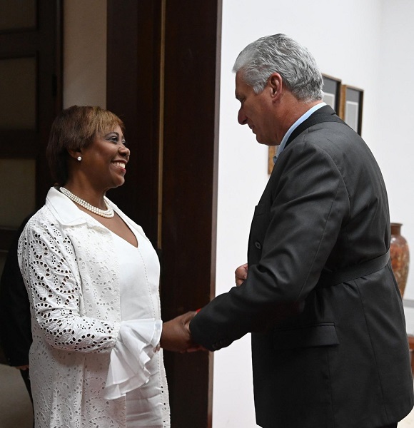 Recibe presidente Díaz-Canel a Bridgid Annisette-George