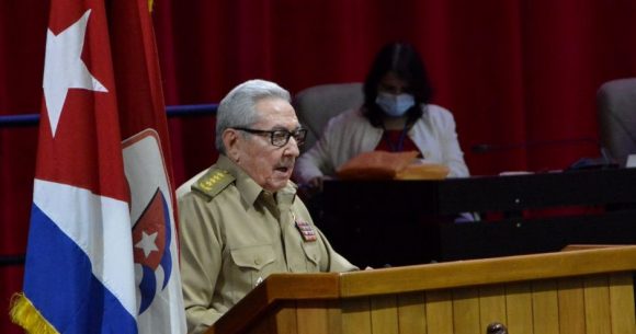 Inauguración del 8vo Congreso del Partido presidido por el General de Ejército Raúl Castro Ruz, Primer Secretario del PCC. Foto: Juvenal Balán/ Granma.