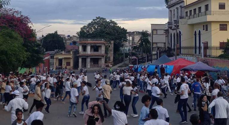 Vuelve megarueda de casino cubana a ensayar para Récord Guinnes