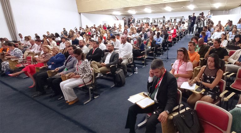 Asistentes al Primer Foro Internacional de Jóvenes Empresarios, en la XXXIX Feria Internacional de La Habana 