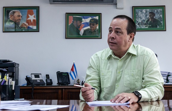 doctor José Angel Portal Miranda, ministro de Salud Pública.