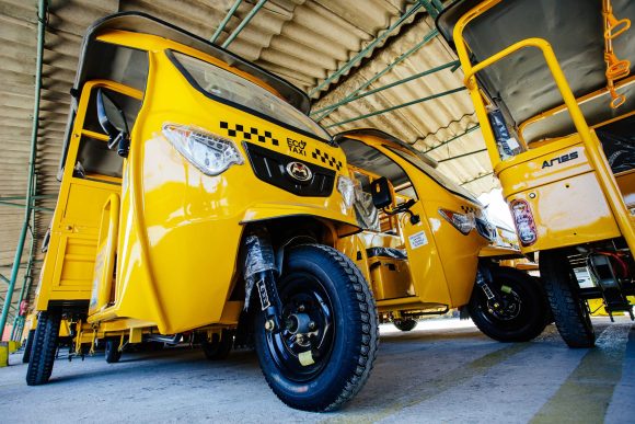 Triciclos eléctricos para La Habana